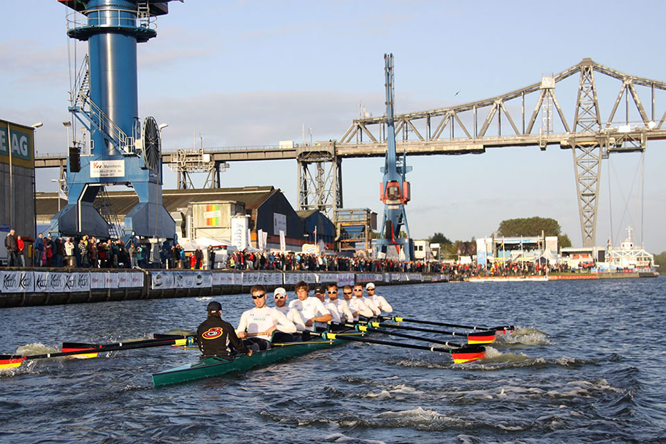 Der Deutschlandachter beim E.ON Hanse Cup 2013 mit Lauritz Schoof dabei